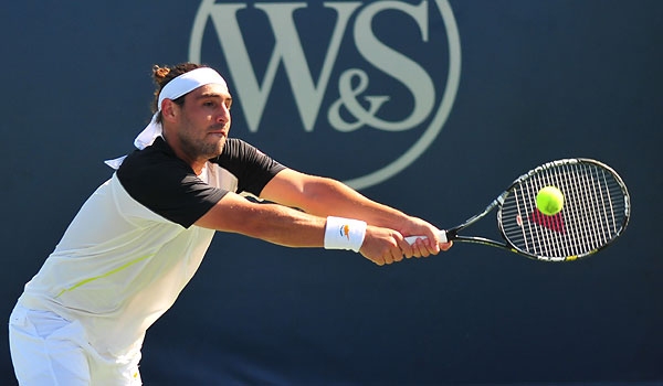 ÎŸ ÎœÎ¬ÏÎºÎ¿Ï‚ ÎµÎ¾Ï‰ÏƒÏ„ÏÎ±ÎºÎ¯Î¶ÎµÎ¹ Ï„Î¿Î½ Berdych